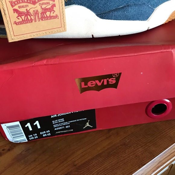 NIB Air Jordan Retro IV Levis - Picture 4 of 7